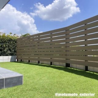 •
今日から8月スタートですね🌻
お庭のご紹介です🌿
プライベートな空間にするために、
目隠しフェンスを設置しました。
木調の樹脂フェンスを使用することにより、
お庭全体が優しい雰囲気になりました✨
人工芝はお客様で施工されました!
すごく綺麗な仕上がりでした😊✨
夏はお庭でプールをしたりするのも良いですね🍉
#目隠しフェンス
#ニコボード
#タイルデッキ
#プール
#姫路市
#高砂市
#加古川市
#明石市
#たつの市
#外構デザイン
#ガーデンデザイン
#エクステリア
#お庭のある暮らし
#エクステリア松本の外構